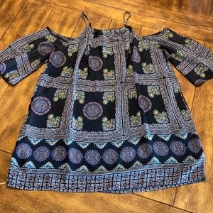 Cold shoulder blouse🖤